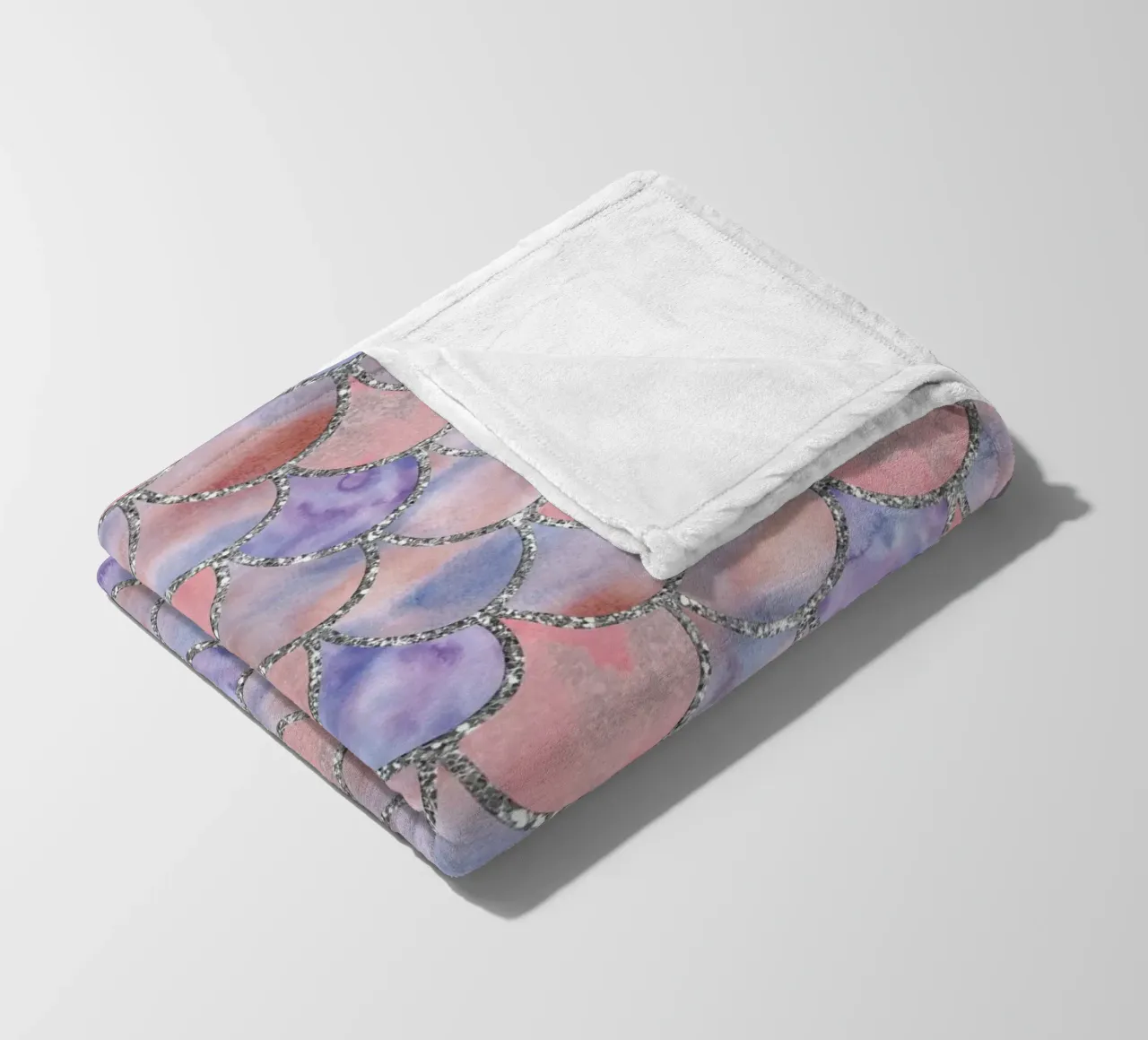 Scaglie di sirena in Lilac Blush coperta in pile da Happy Littles