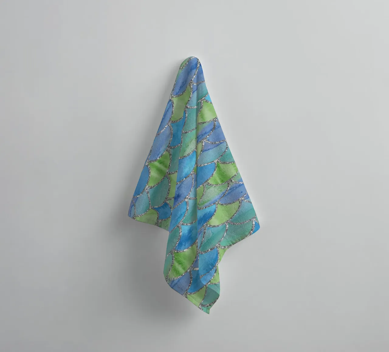 Scaglie di sirena in Aqua Meadow asciugamano da bagno da Happy Littles