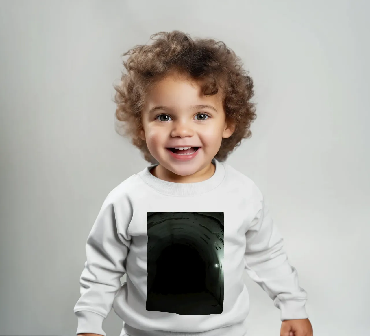 Exploration d'un tunnel souterrain sombre en basse lumière sweat pour bébé de DesignDoodle