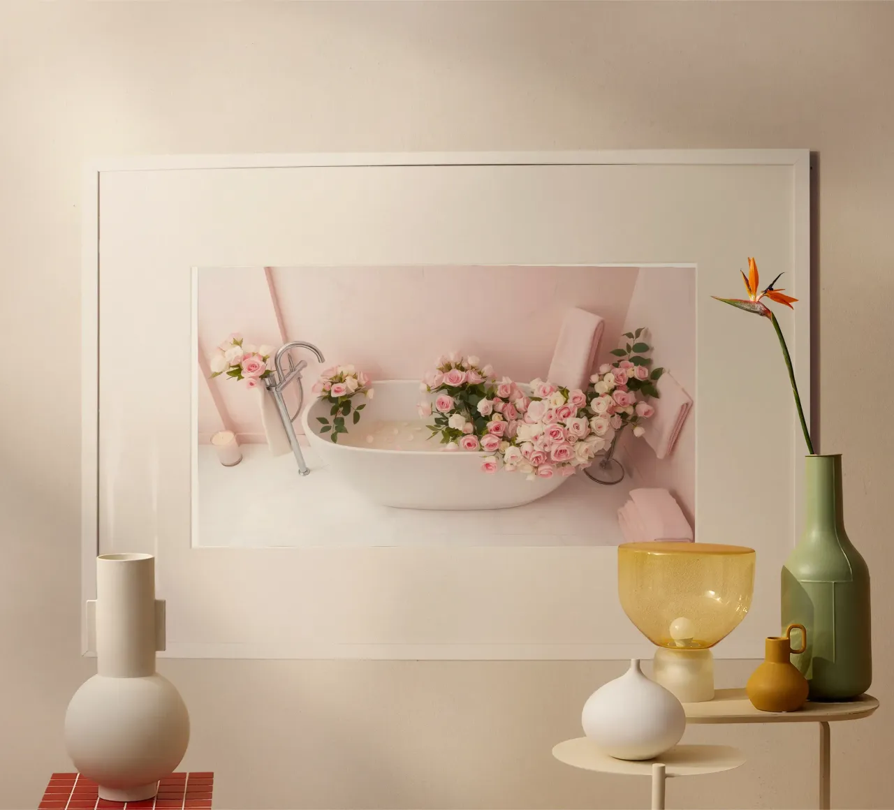 Un rilassante bagno floreale in un bagno moderno e decorato poster con telaio in alluminio da DesignDoodle