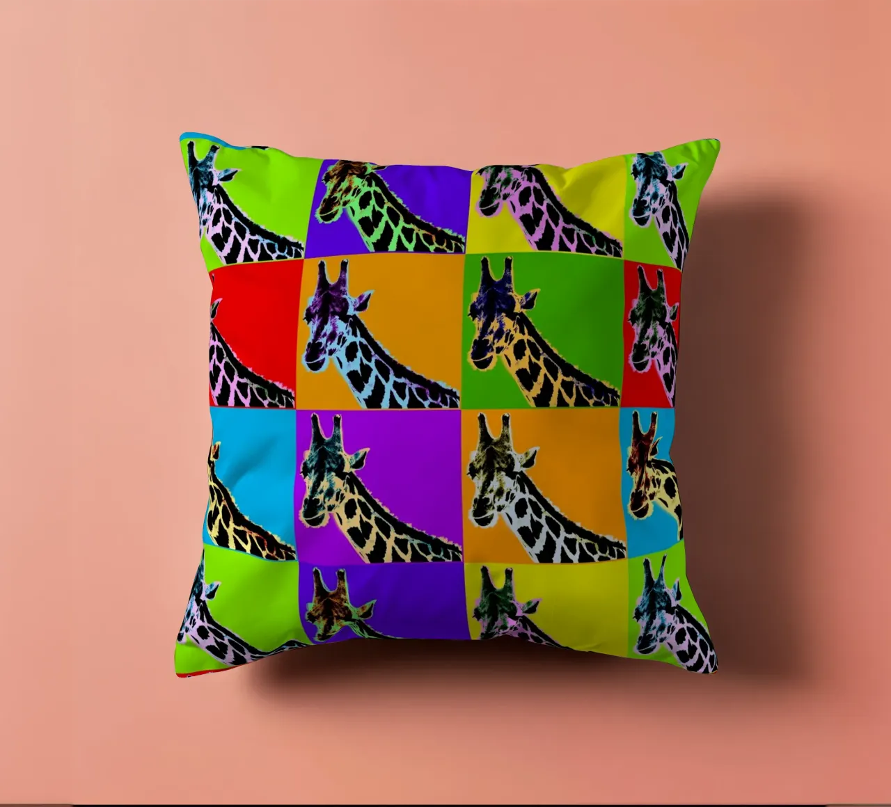 Pop Art Giraffa Grid: Colori audaci, moderno e selvaggio, principi vibranti cuscino da NorwesClub