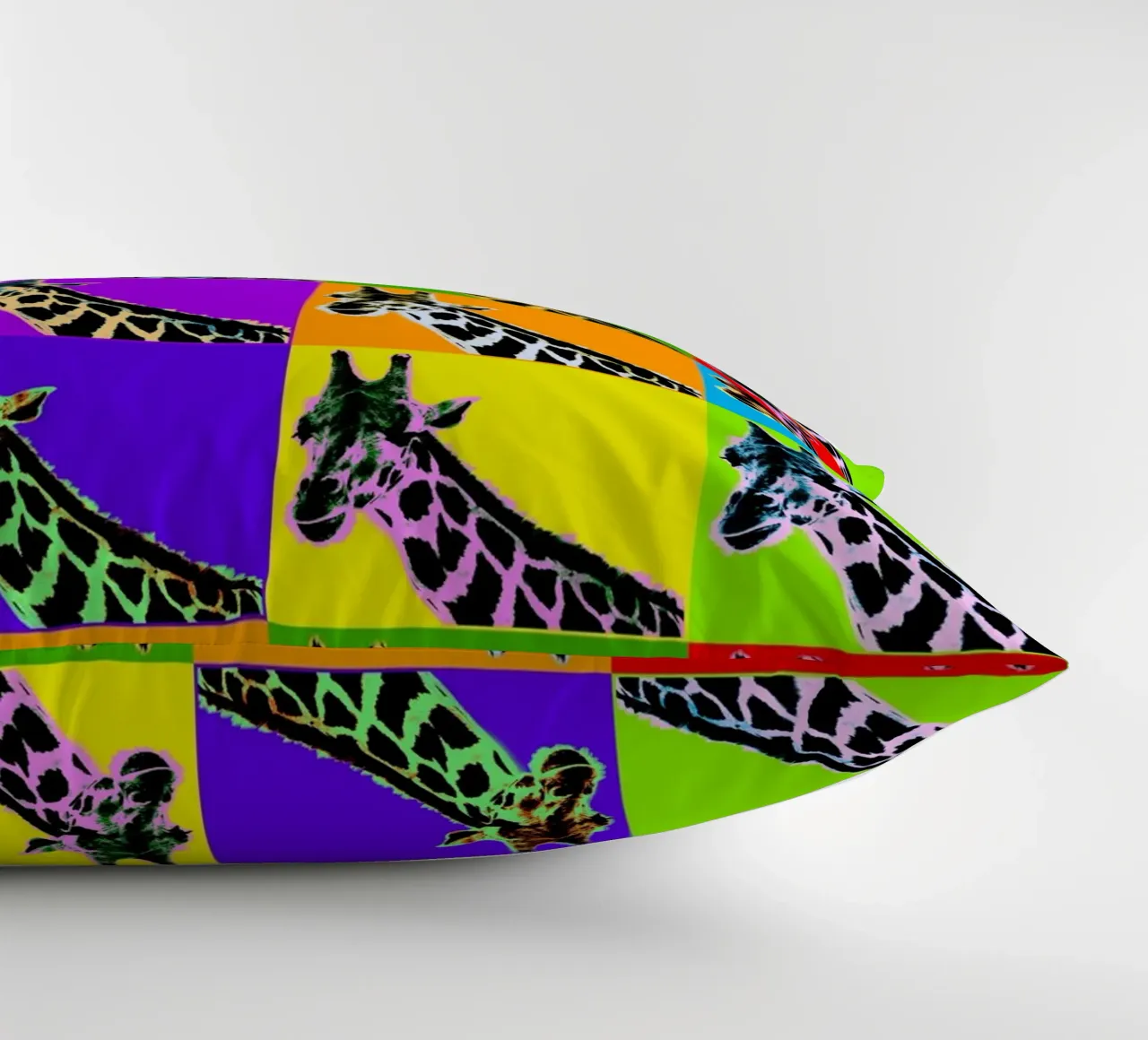 Pop Art Giraffa Grid: Colori audaci, moderno e selvaggio, principi vibranti cuscino da NorwesClub