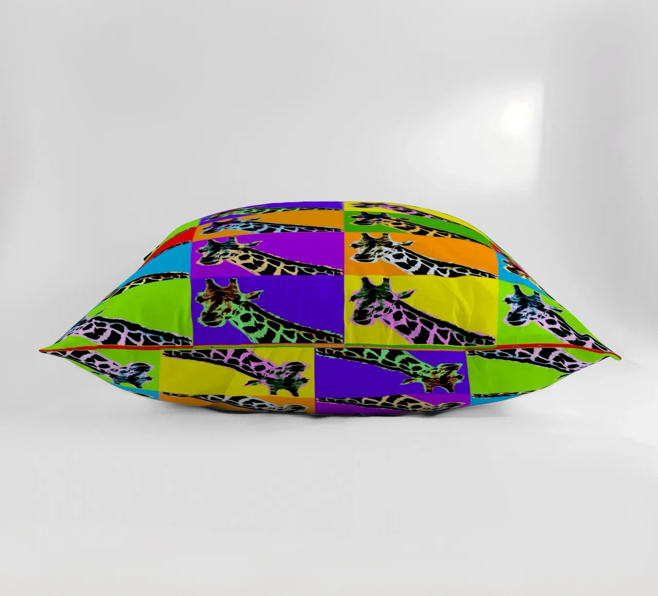 Pop Art Giraffa Grid: Colori audaci, moderno e selvaggio, principi vibranti cuscino da NorwesClub