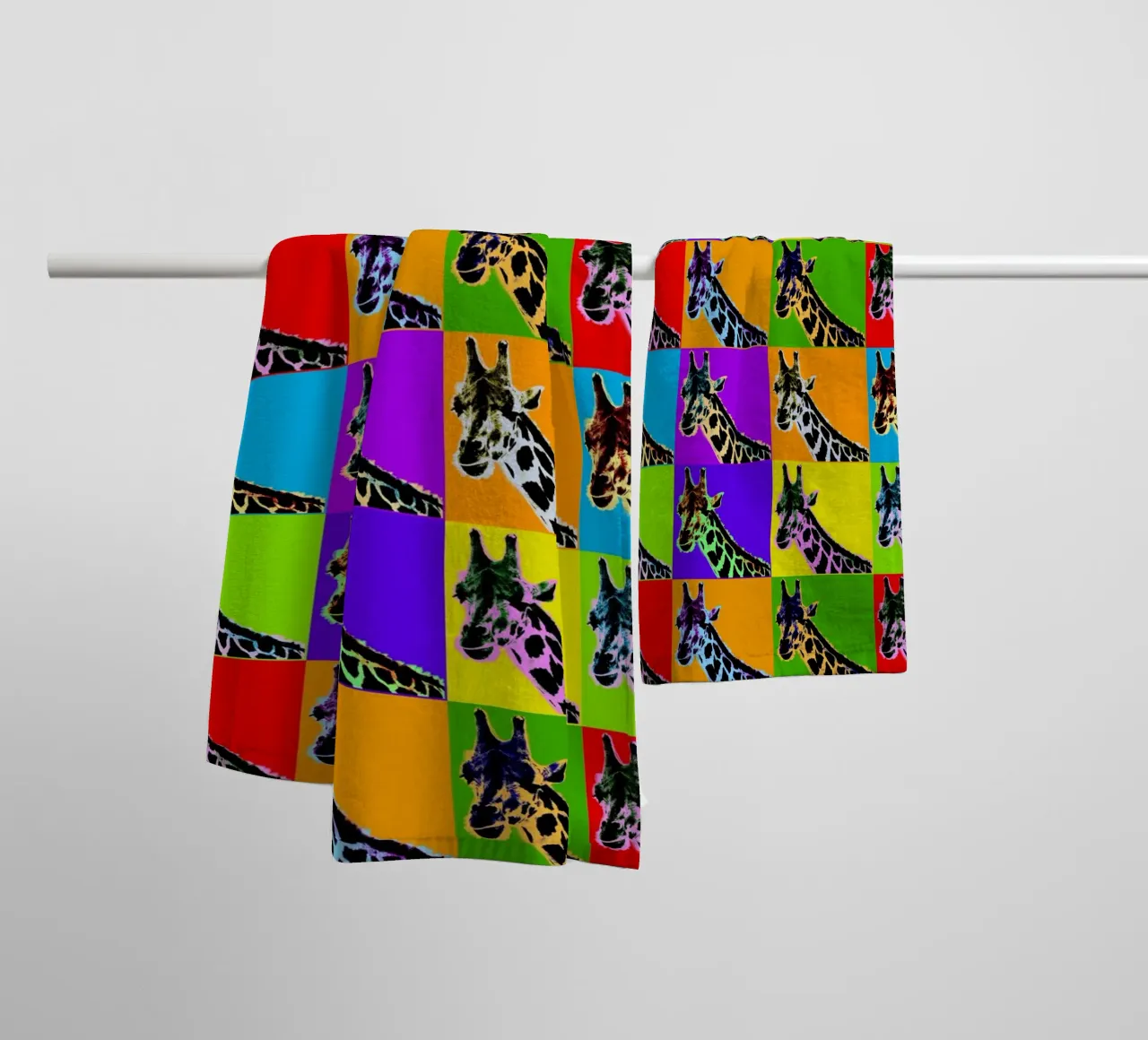Pop Art Giraffa Grid: Colori audaci, moderno e selvaggio, principi vibranti asciugamano da bagno da NorwesClub