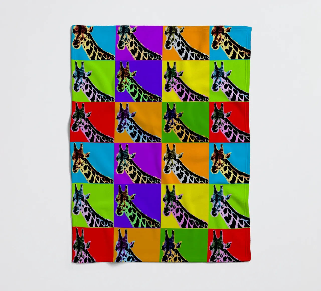 Pop Art Giraffa Grid: Colori audaci, moderno e selvaggio, principi vibranti coperta in pile da NorwesClub