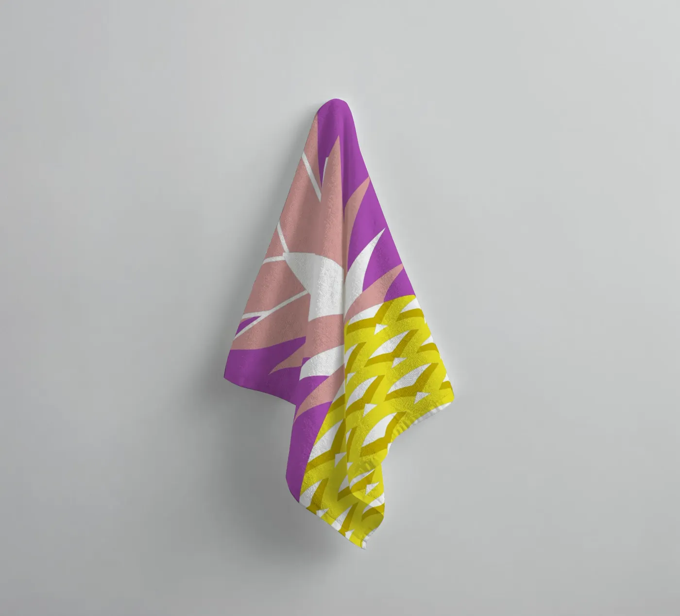Ananas badhanddoek van LOOK DIFFERENT