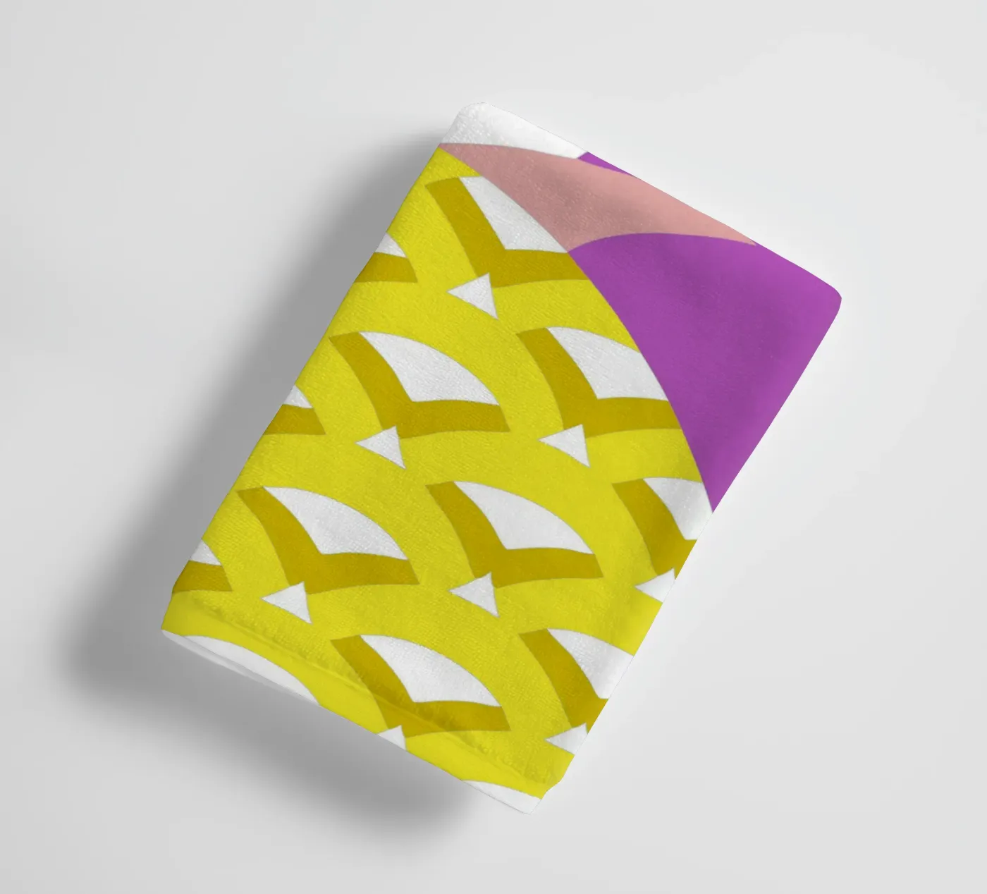 Ananas badhanddoek van LOOK DIFFERENT