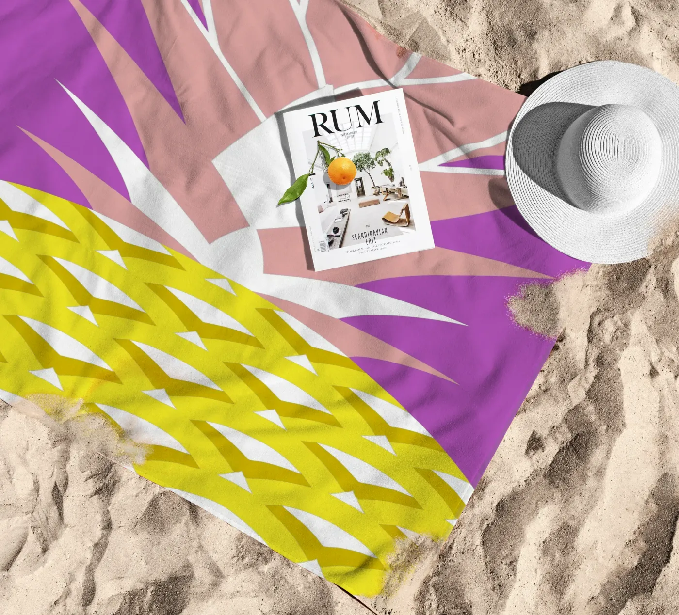 Ananas Strandtuch von LOOK DIFFERENT