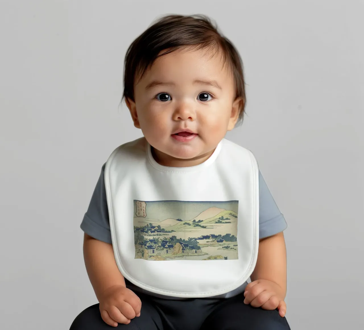 Isole Ryukyu di Hokusai: Villaggio costiero e montagne - Sereno bavaglino da NorwesClub