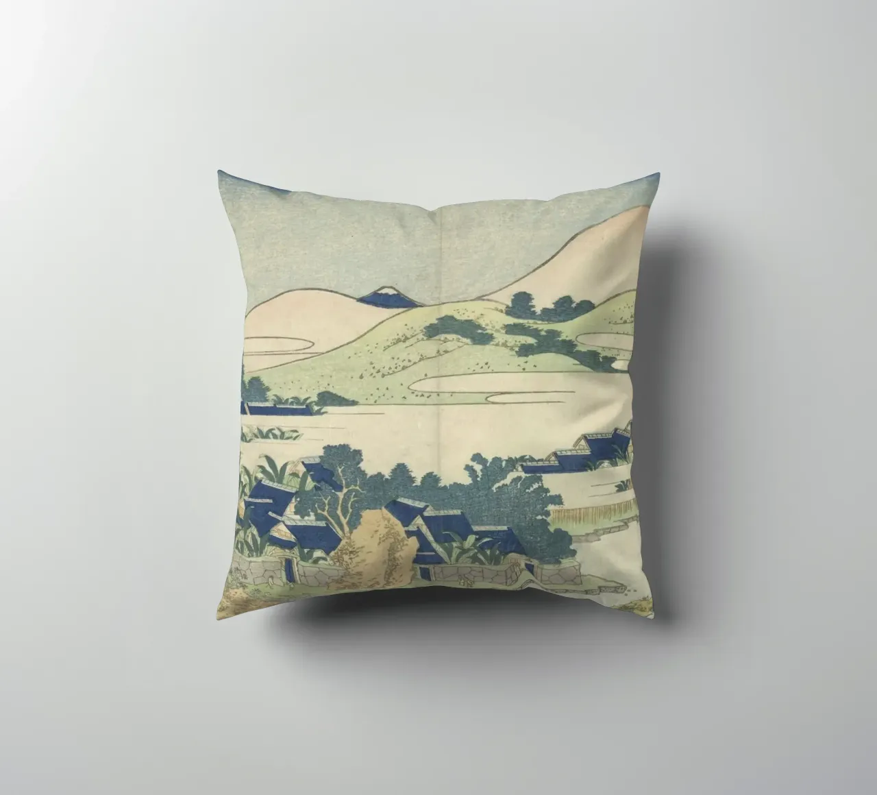 Isole Ryukyu di Hokusai: Villaggio costiero e montagne - Sereno cuscino da NorwesClub