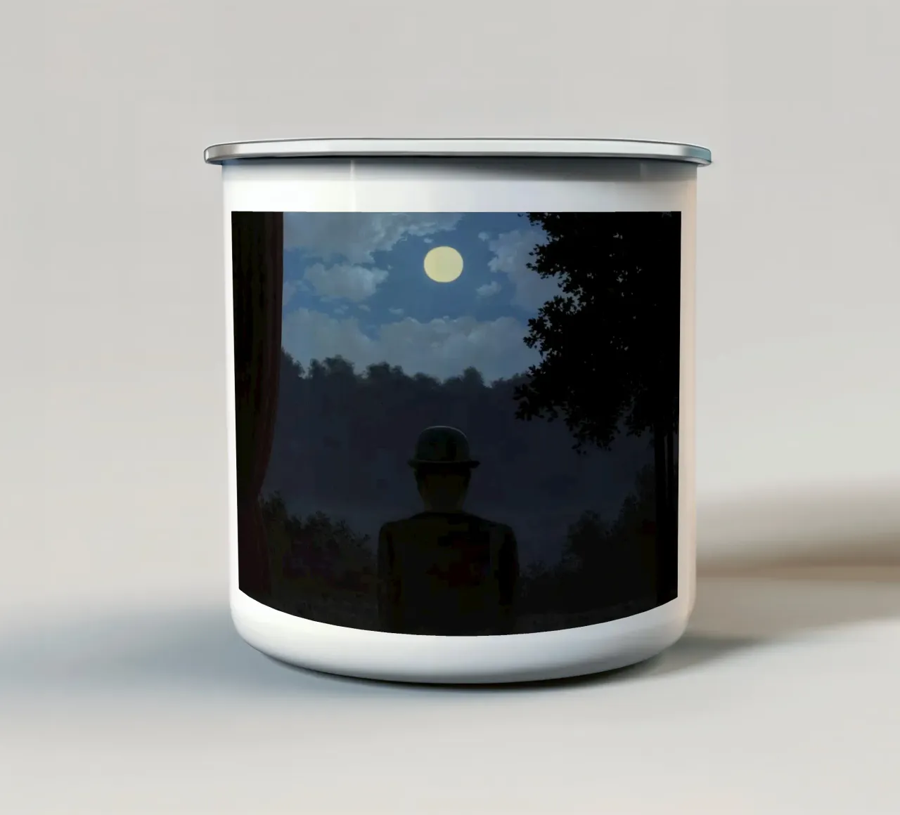 René Magritte: "Appuntamento con il piacere" - Notte surreale P tazza in smalto da NorwesClub