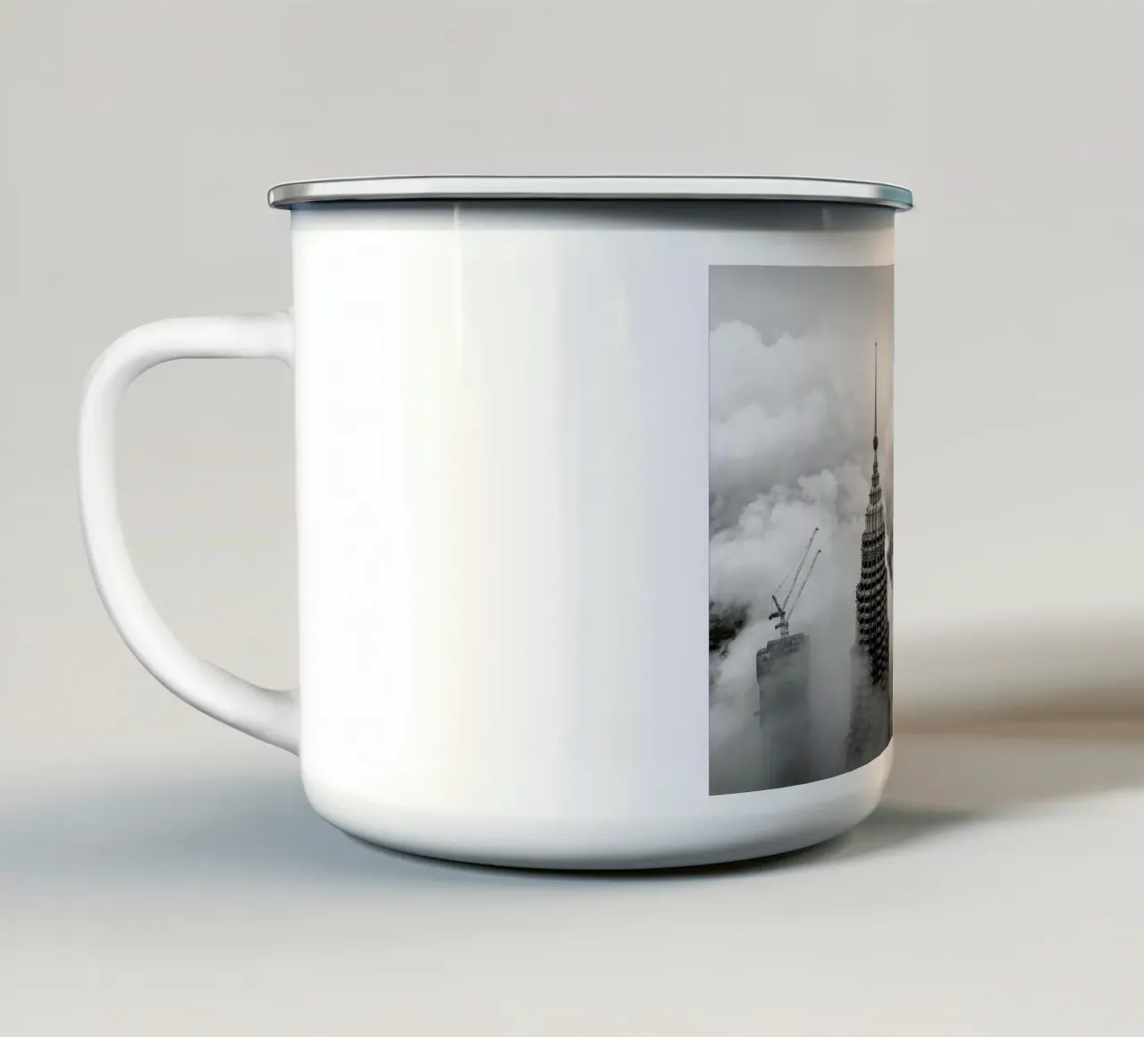 Petronas tazza in smalto da EyeEm Mobile GmbH