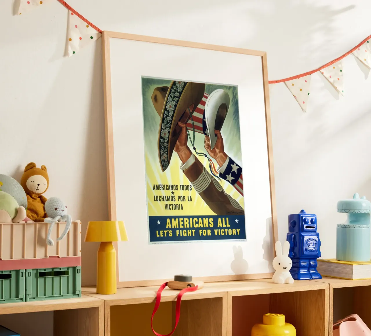 "Americani tutti: Combattiamo per la vittoria" - Propaganda della seconda guerra mondiale P poster con telaio in plastica da NorwesClub