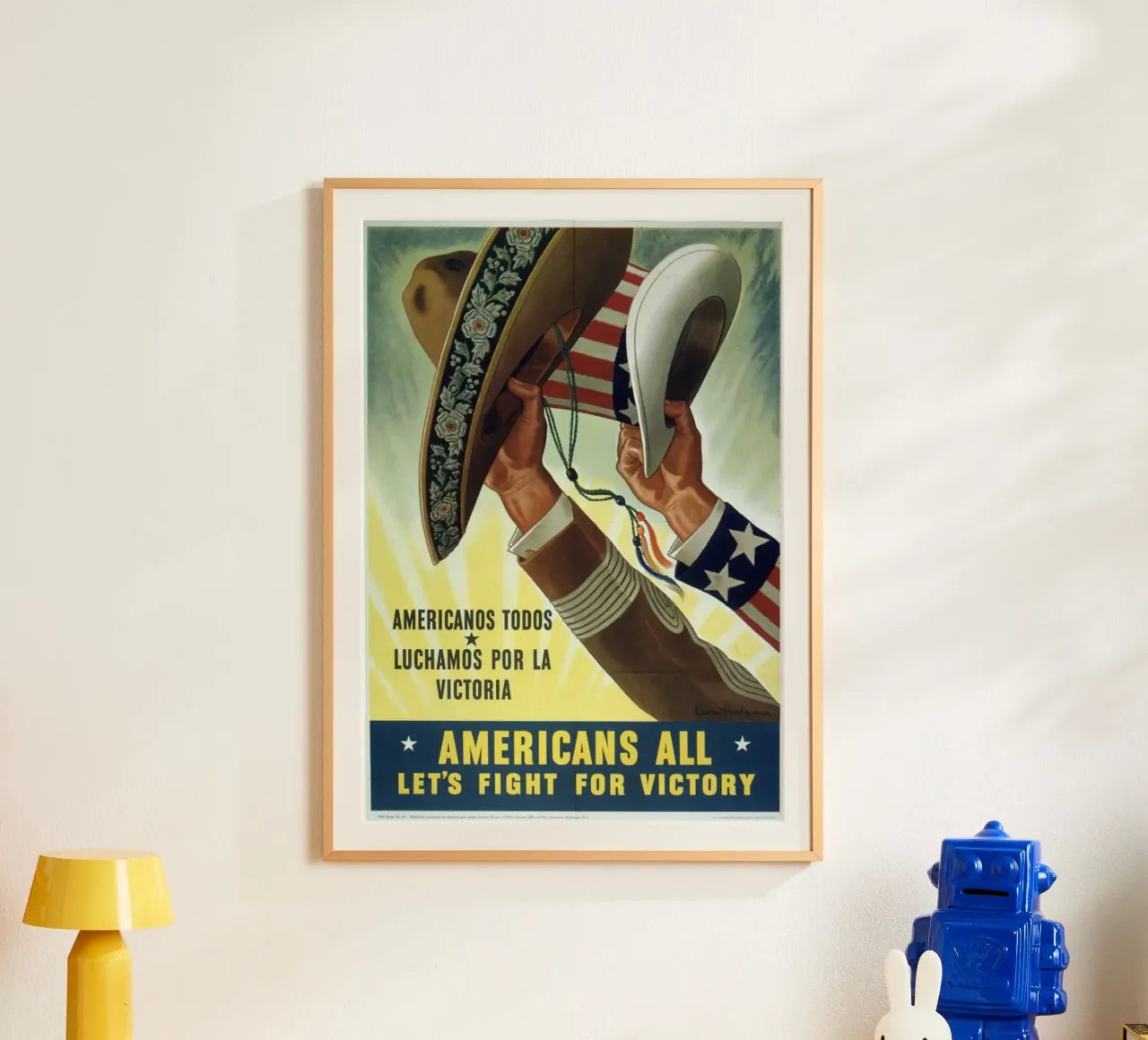 "Americani tutti: Combattiamo per la vittoria" - Propaganda della seconda guerra mondiale P poster con telaio in plastica da NorwesClub