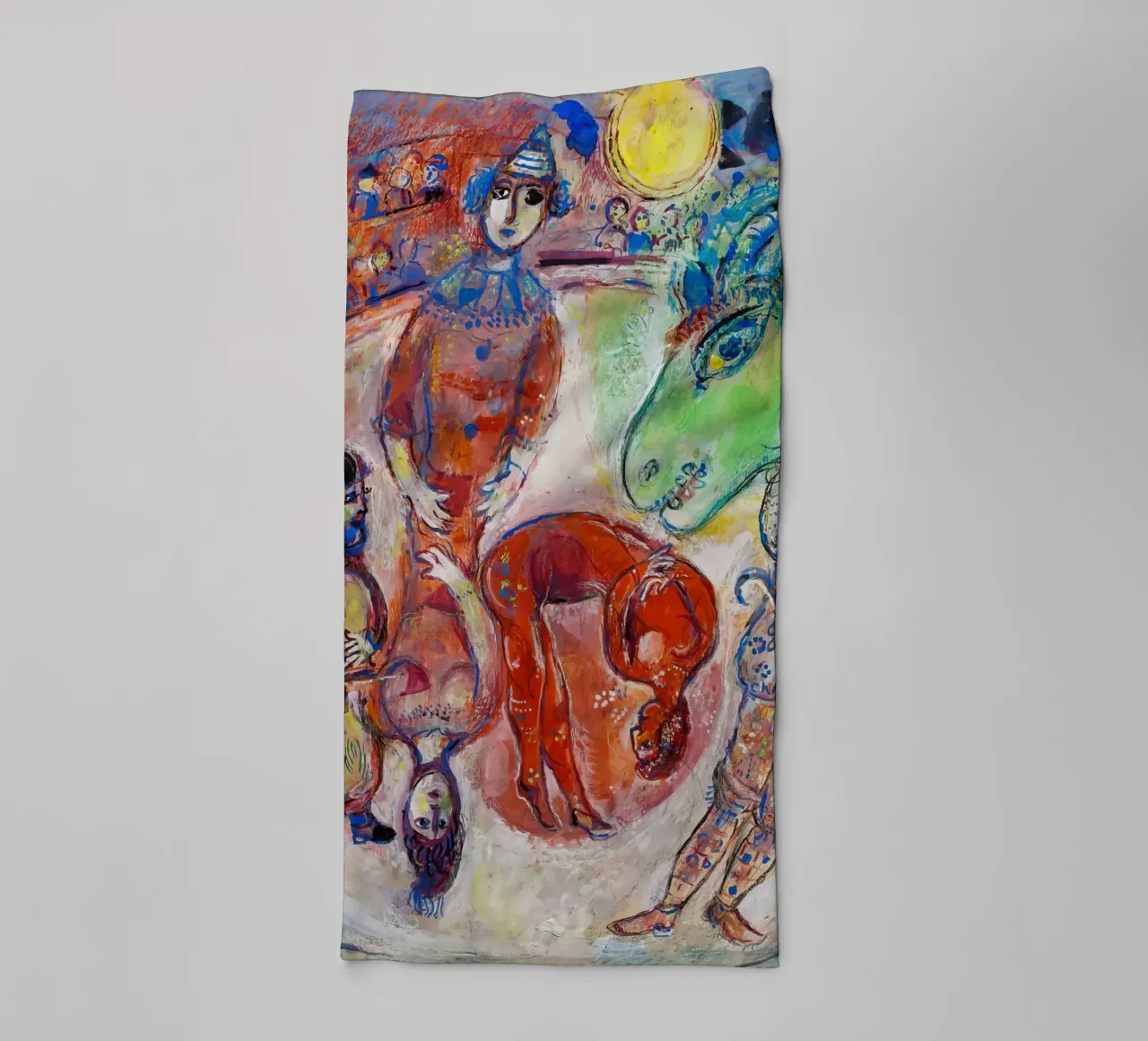 Arlequin et lune jaune de Chagall - Cirque surréaliste Dreamscap serviette de bain de NorwesClub