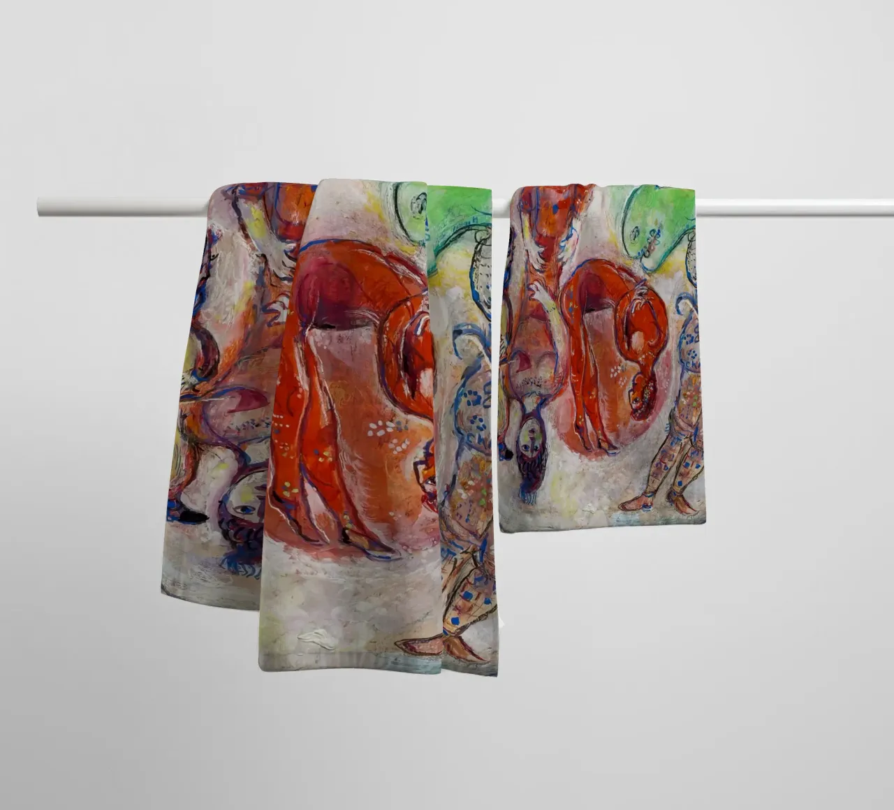 Arlequin et lune jaune de Chagall - Cirque surréaliste Dreamscap serviette de bain de NorwesClub
