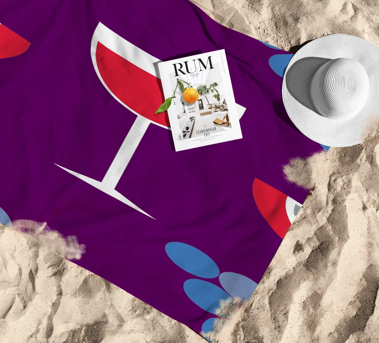 Zitrone Traubensaft Strandtuch von LOOK DIFFERENT