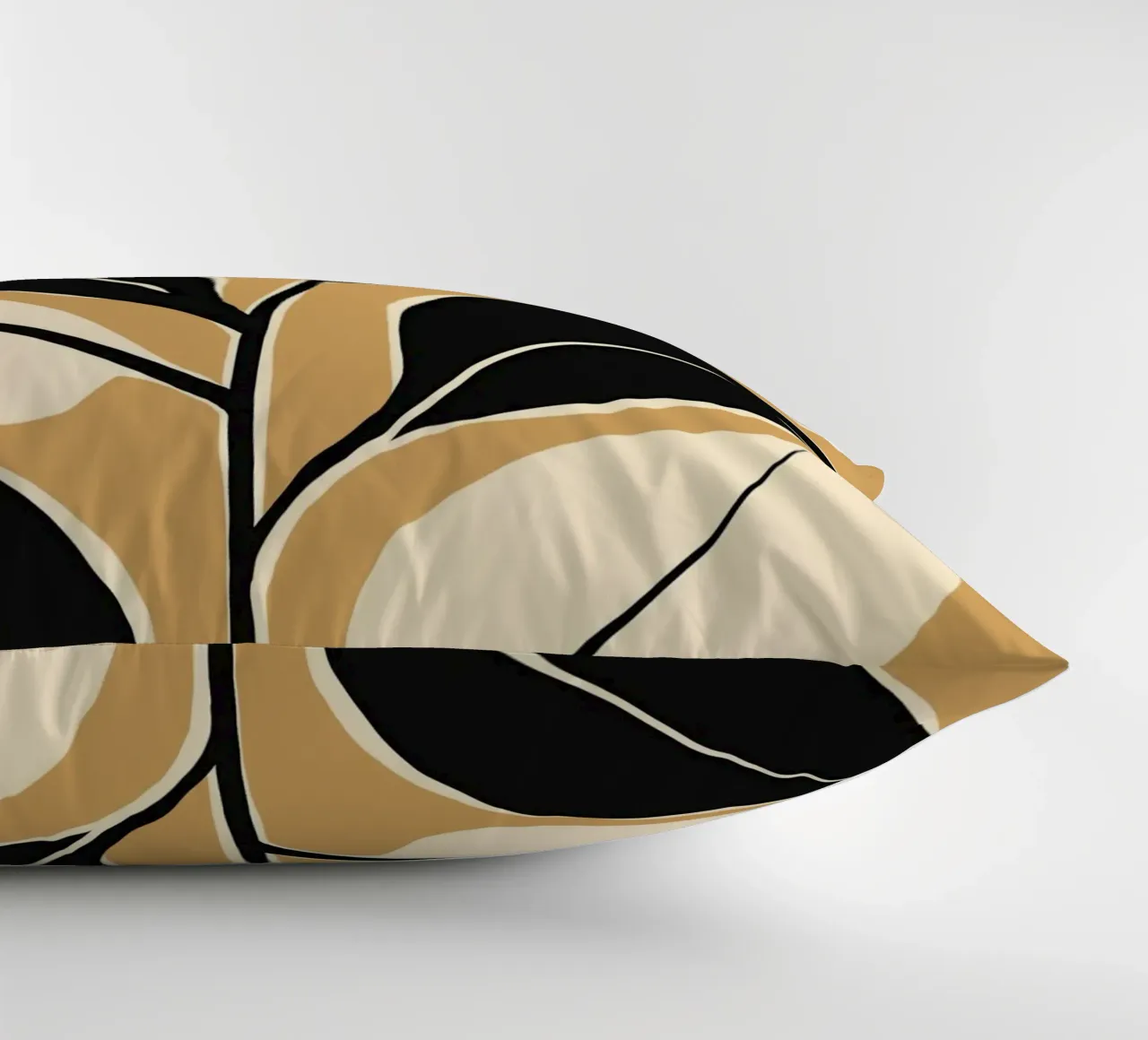 Nero e crema botanico cuscino da Little Dean