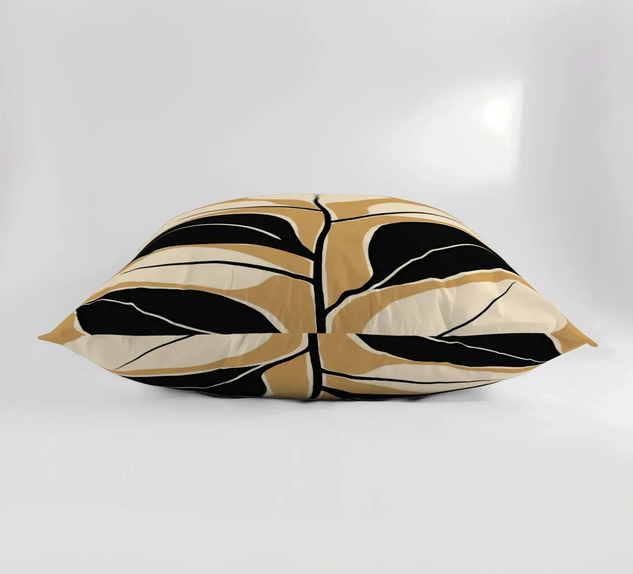 Nero e crema botanico cuscino da Little Dean