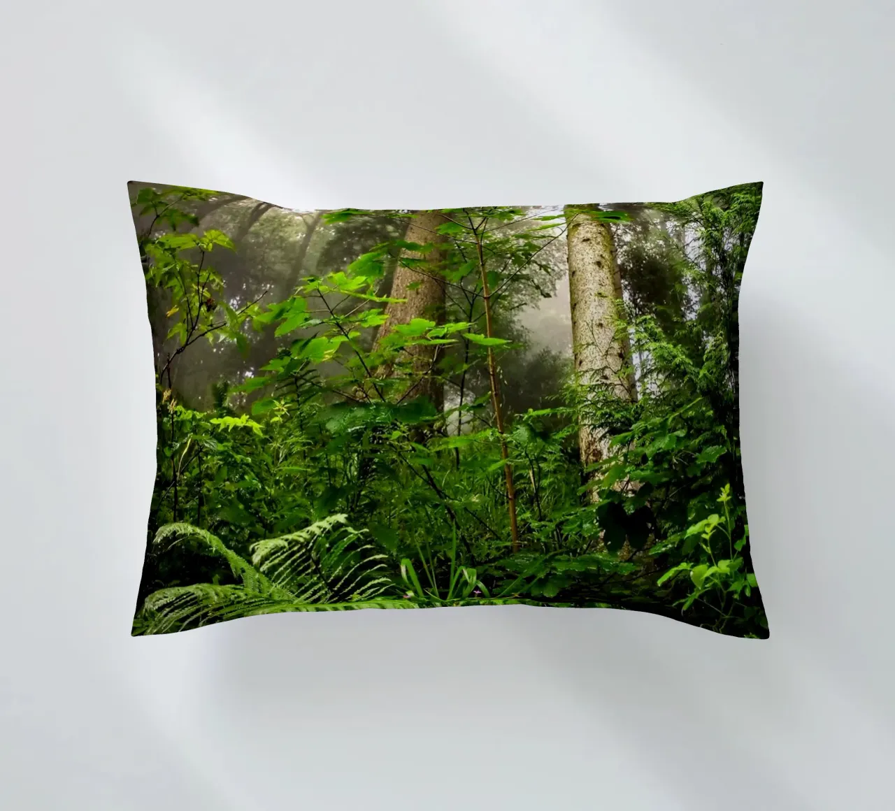 Forest #01: Emerald Canopy - Misty Forest Serenity cuscino da zenitt