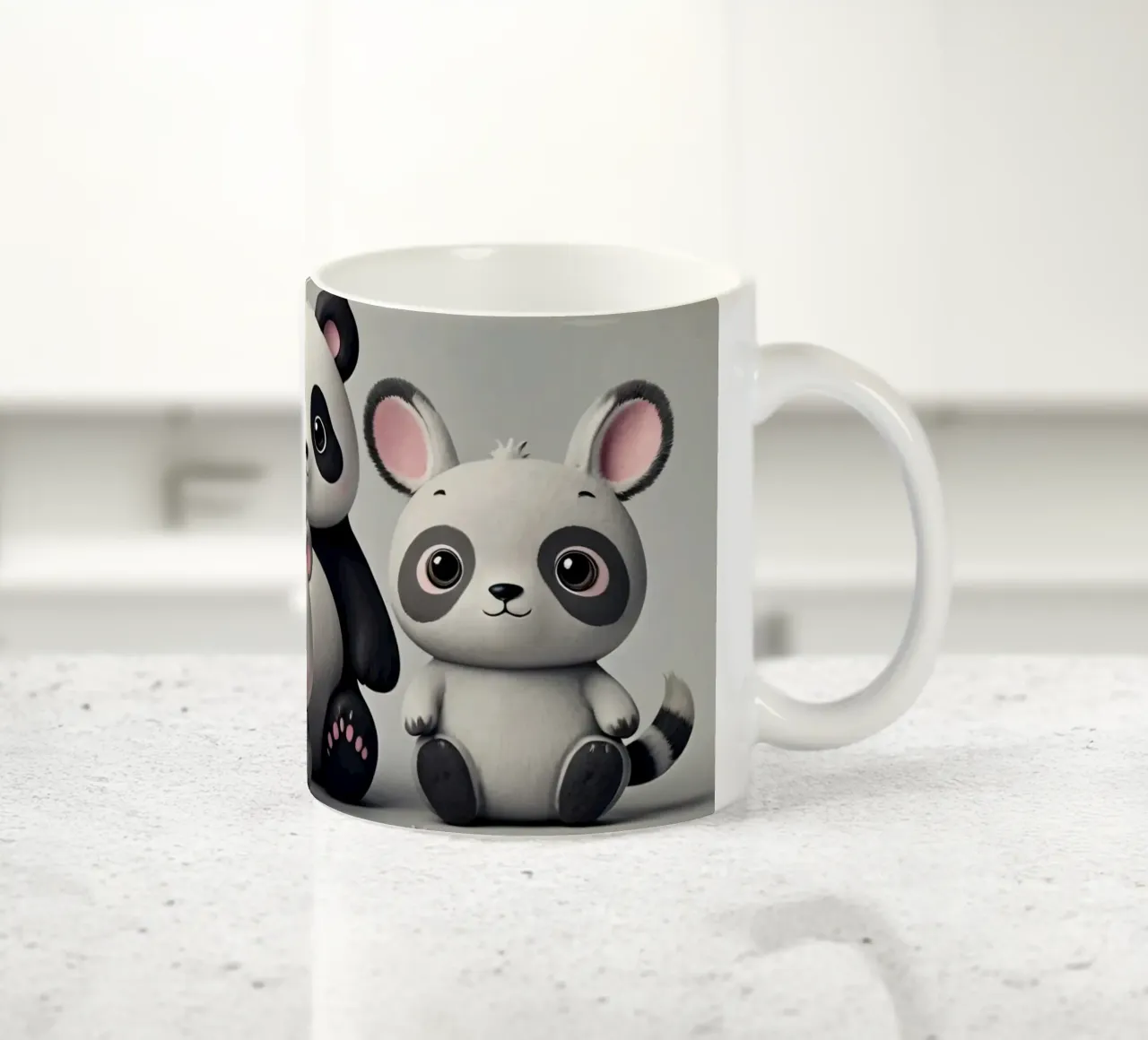 Animali giocosi dei cartoni animati riuniti in un allegro tazza in ceramica da DesignDoodle