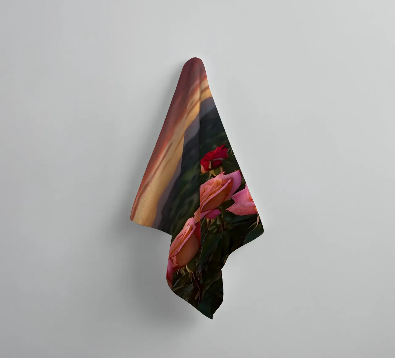 Tramonto mozzafiato su rose in fiore in una tranquilla zona montana asciugamano da bagno da DesignDoodle