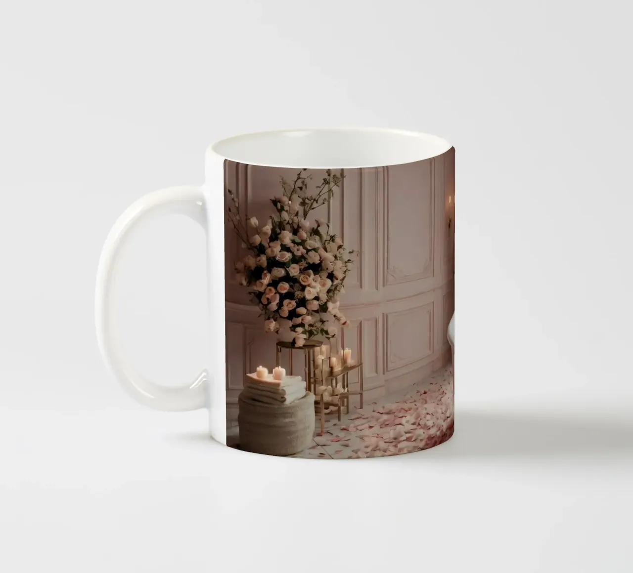 badkamer met een vrijstaand bad versierd met rozenblaadjes keramische mok van DesignDoodle