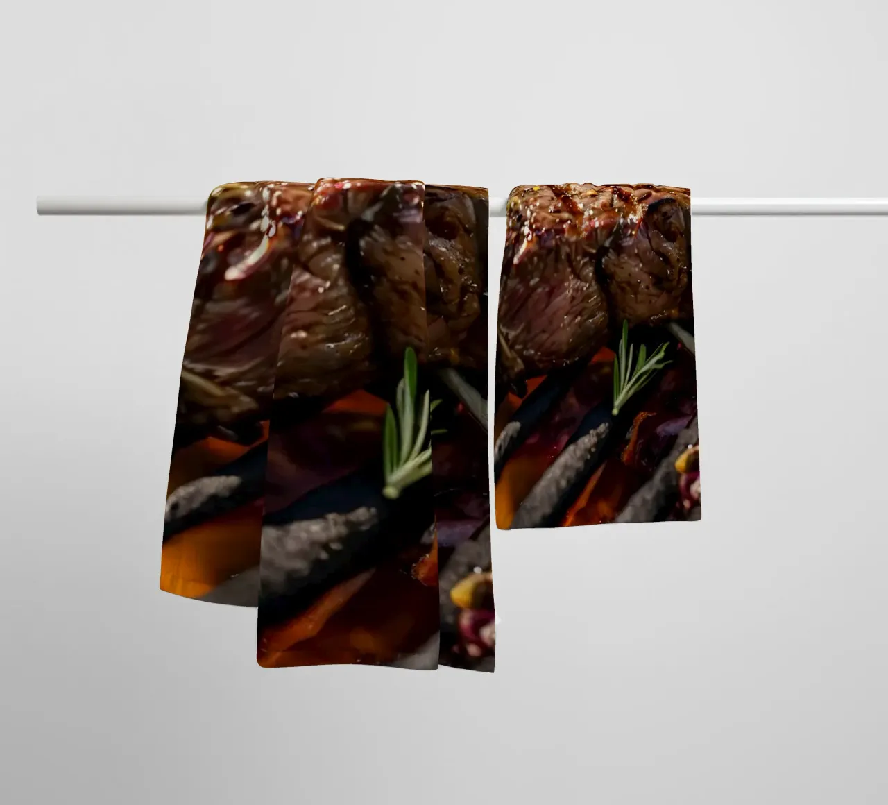 Jugoso filete asándose en una barbacoa al aire libre toalla de baño de DesignDoodle