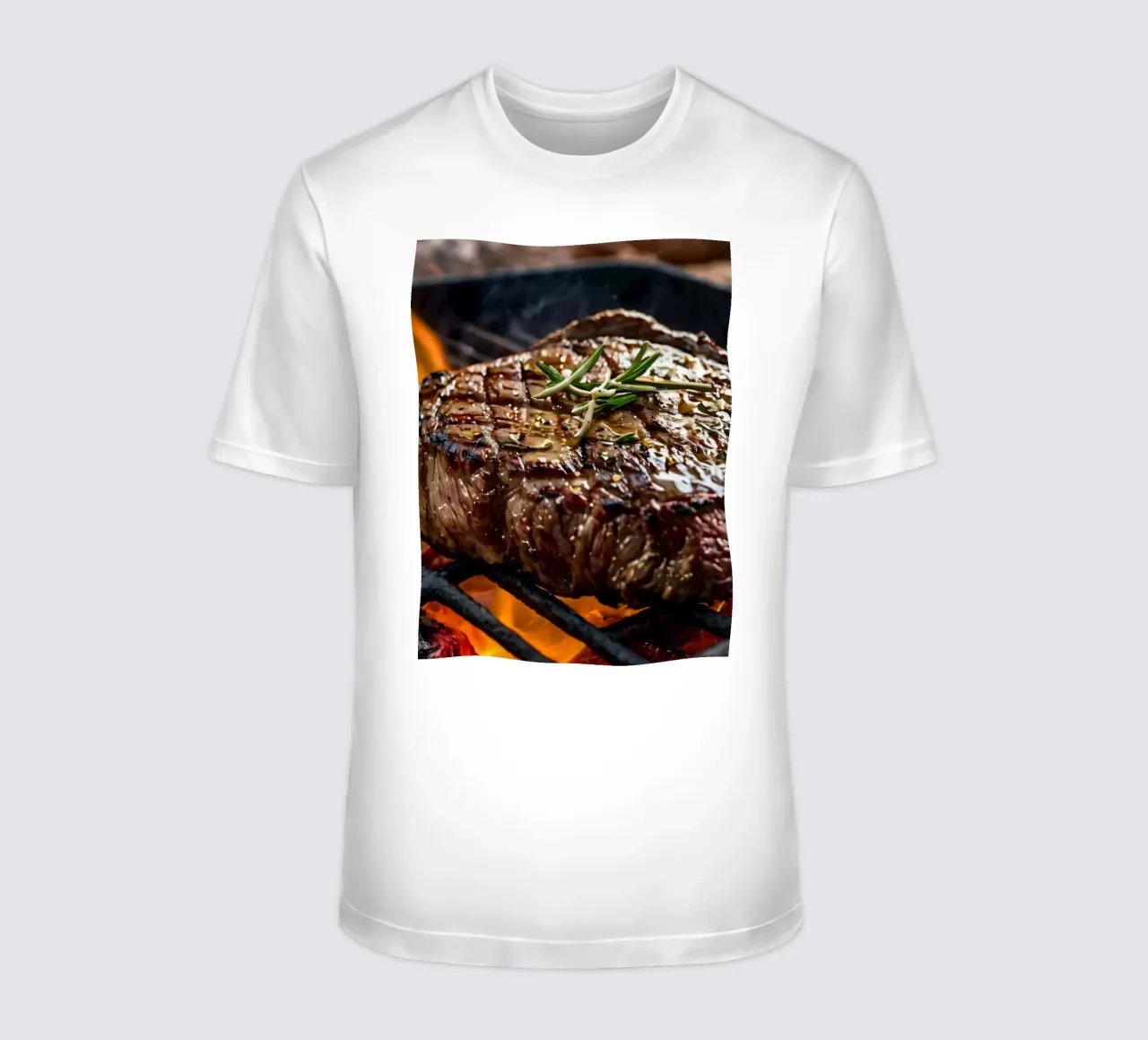 Bistecca succulenta alla griglia su fiamme libere con erbe aromatiche t-shirt da DesignDoodle