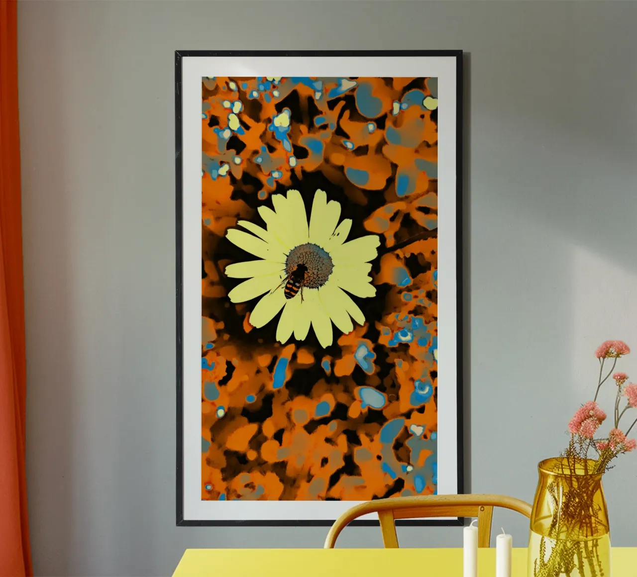 L'ape e la margherita poster con telaio in plastica da Massimo Frascogna