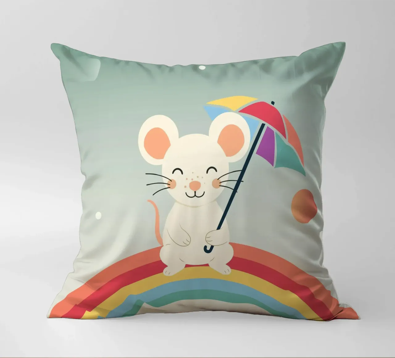 Fröhliche Maus mit Schirm auf Regenbogen – Verspieltes Motiv Kissen von namosh