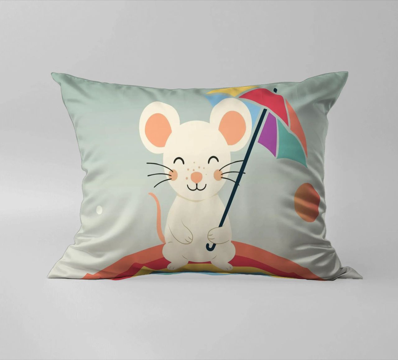 Une souris joyeuse avec un parapluie sur un arc-en-ciel - Motif ludique coussin de namosh