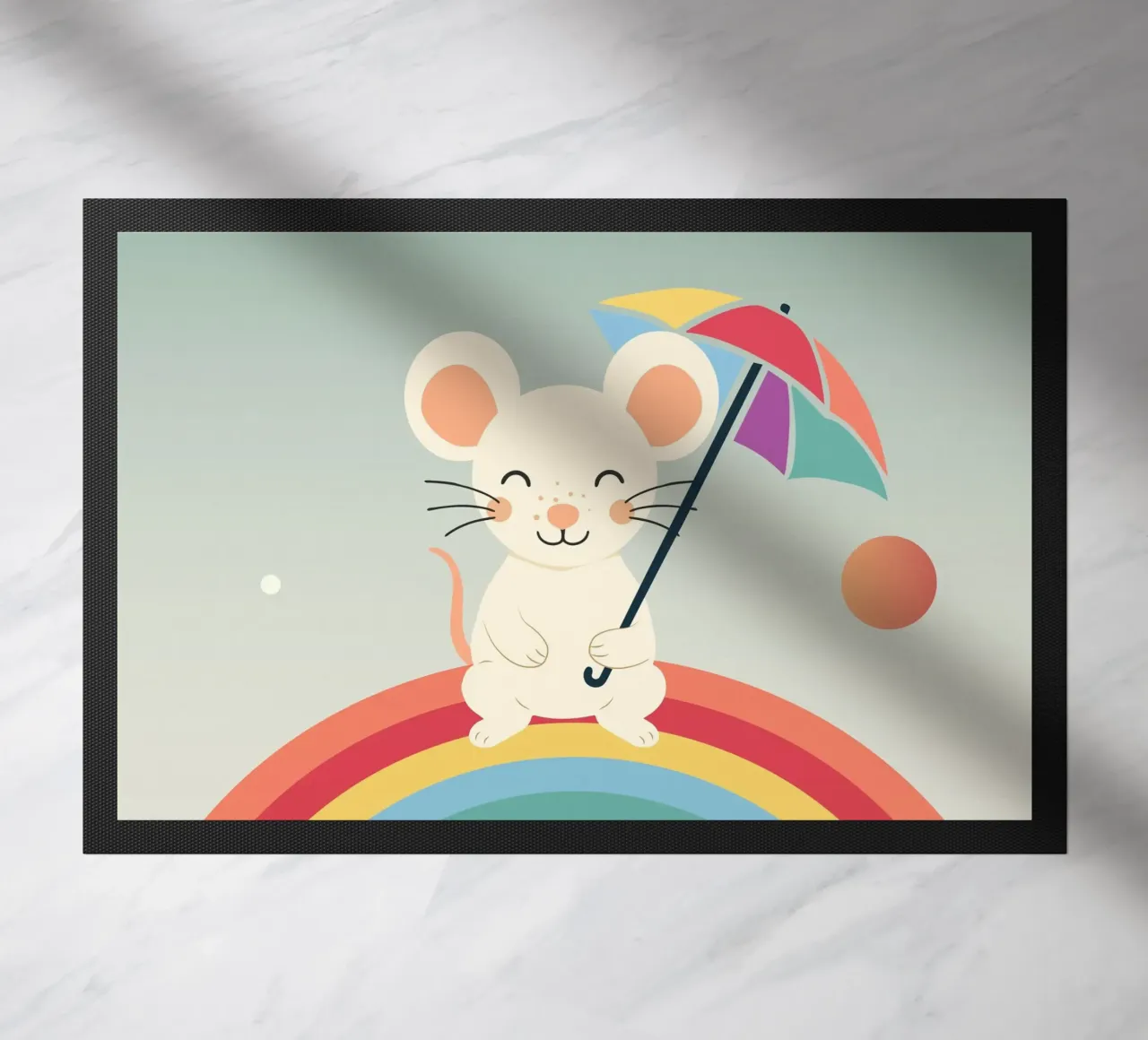 Une souris joyeuse avec un parapluie sur un arc-en-ciel - Motif ludique paillasson de namosh