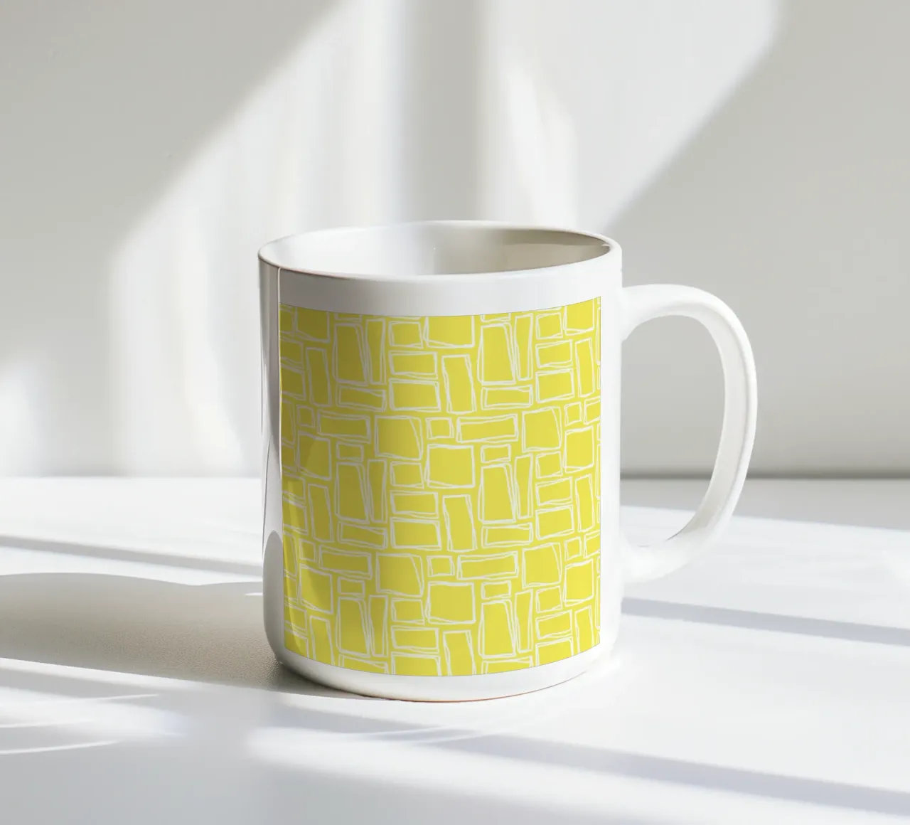 Quadrati Doodle in giallo sole tazza in ceramica da Happy Littles