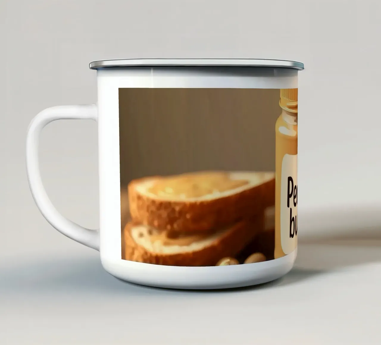 Delizioso vasetto di burro di arachidi con cucchiaio e fette di pane tazza in smalto da DesignDoodle