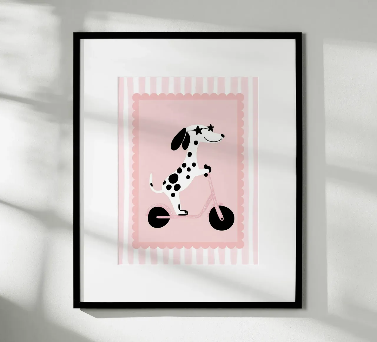 Dalmatian on Scooter Print, Nursery Wall Art poster avec cadre en aluminium de SunshinePrints