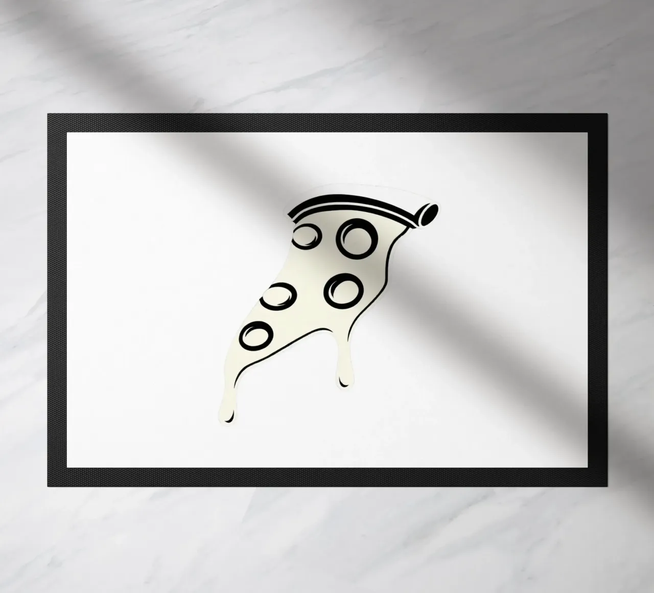 Un trancio di pizza con formaggio fuso e salame piccante zerbino da DesignDoodle