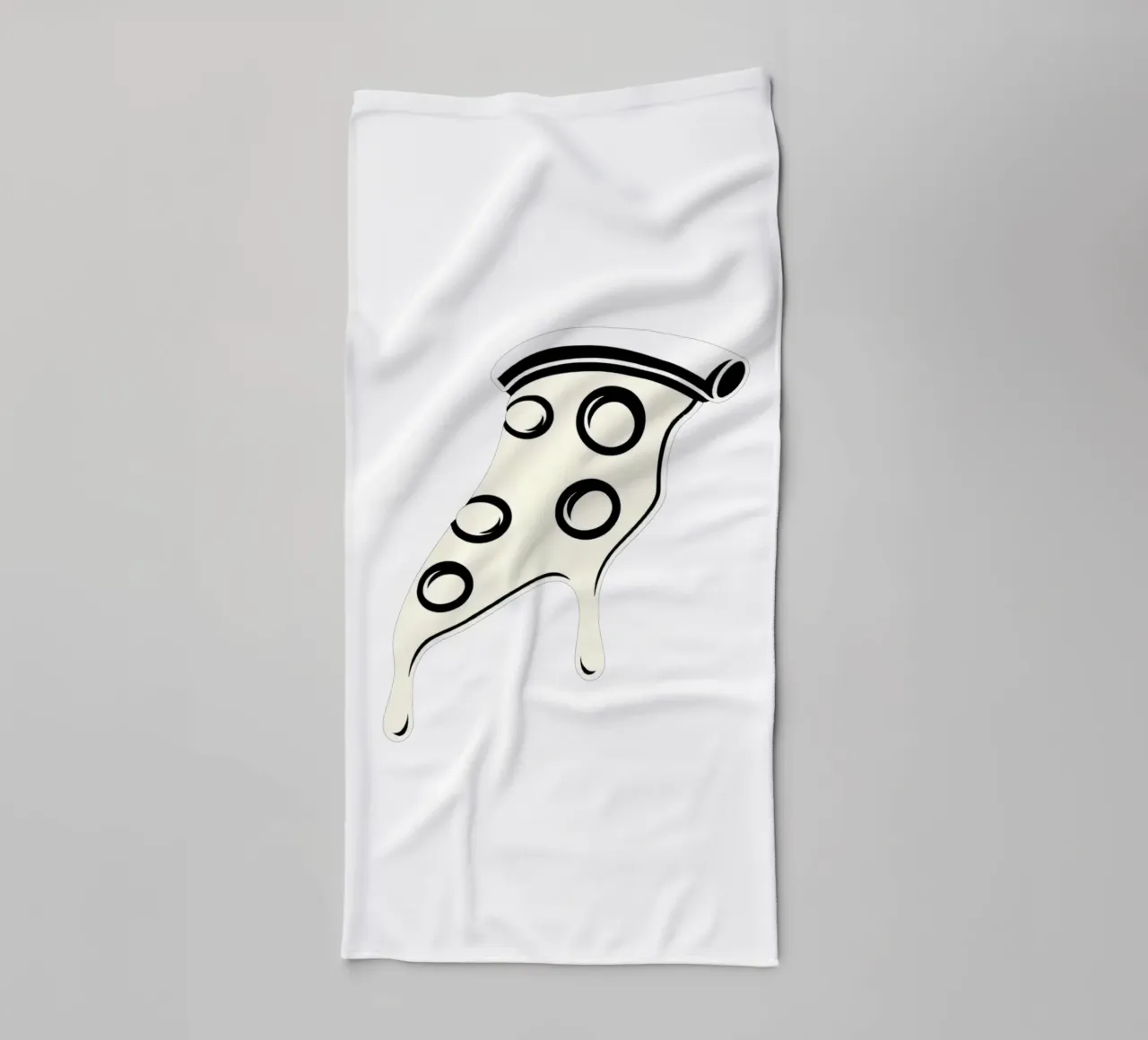 Un trancio di pizza con formaggio fuso e salame piccante asciugamano da bagno da DesignDoodle
