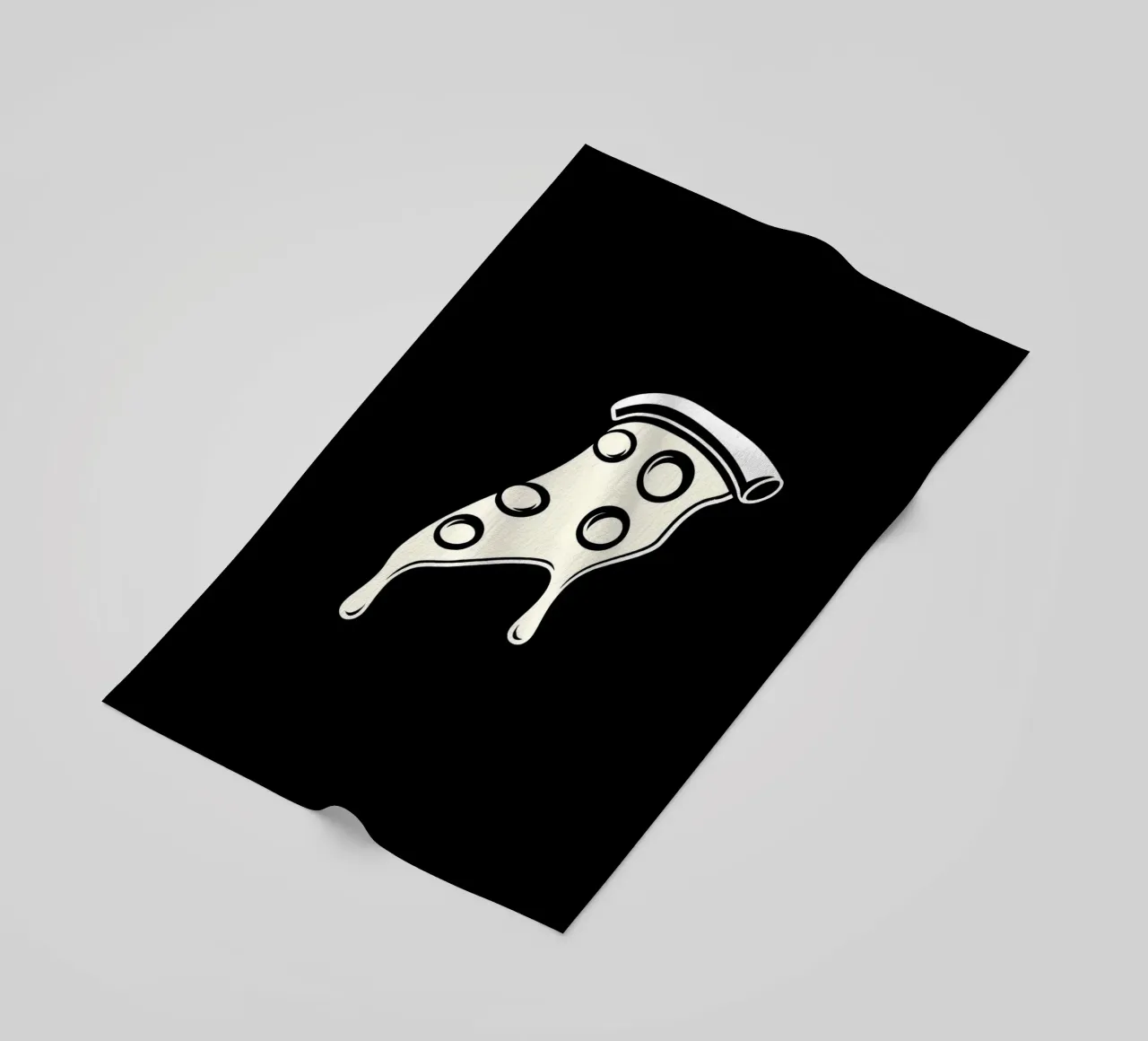 Un trancio di pizza con formaggio fuso e salame piccante telo mare da DesignDoodle