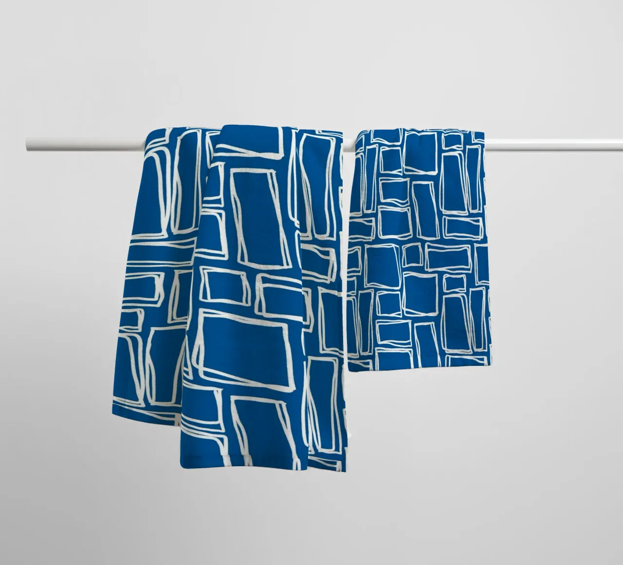 Doodle Squares in Koningsblauw badhanddoek van Happy Littles
