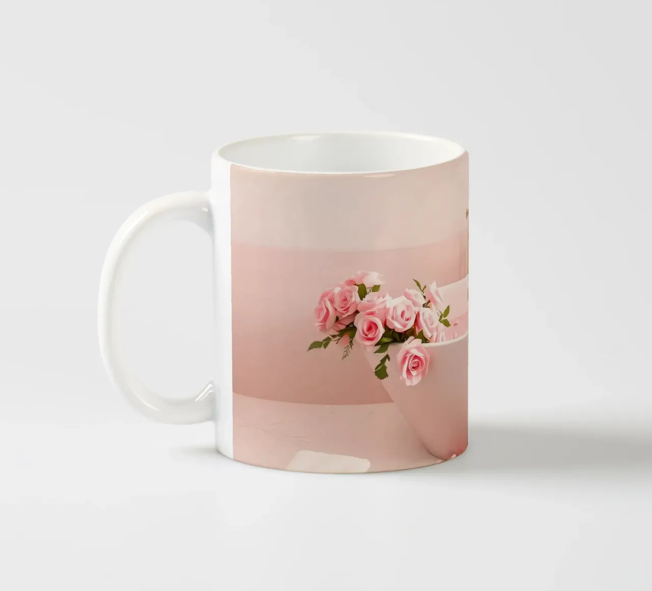 Een ontspannend bad versierd met roze rozen en kaarsen keramische mok van DesignDoodle