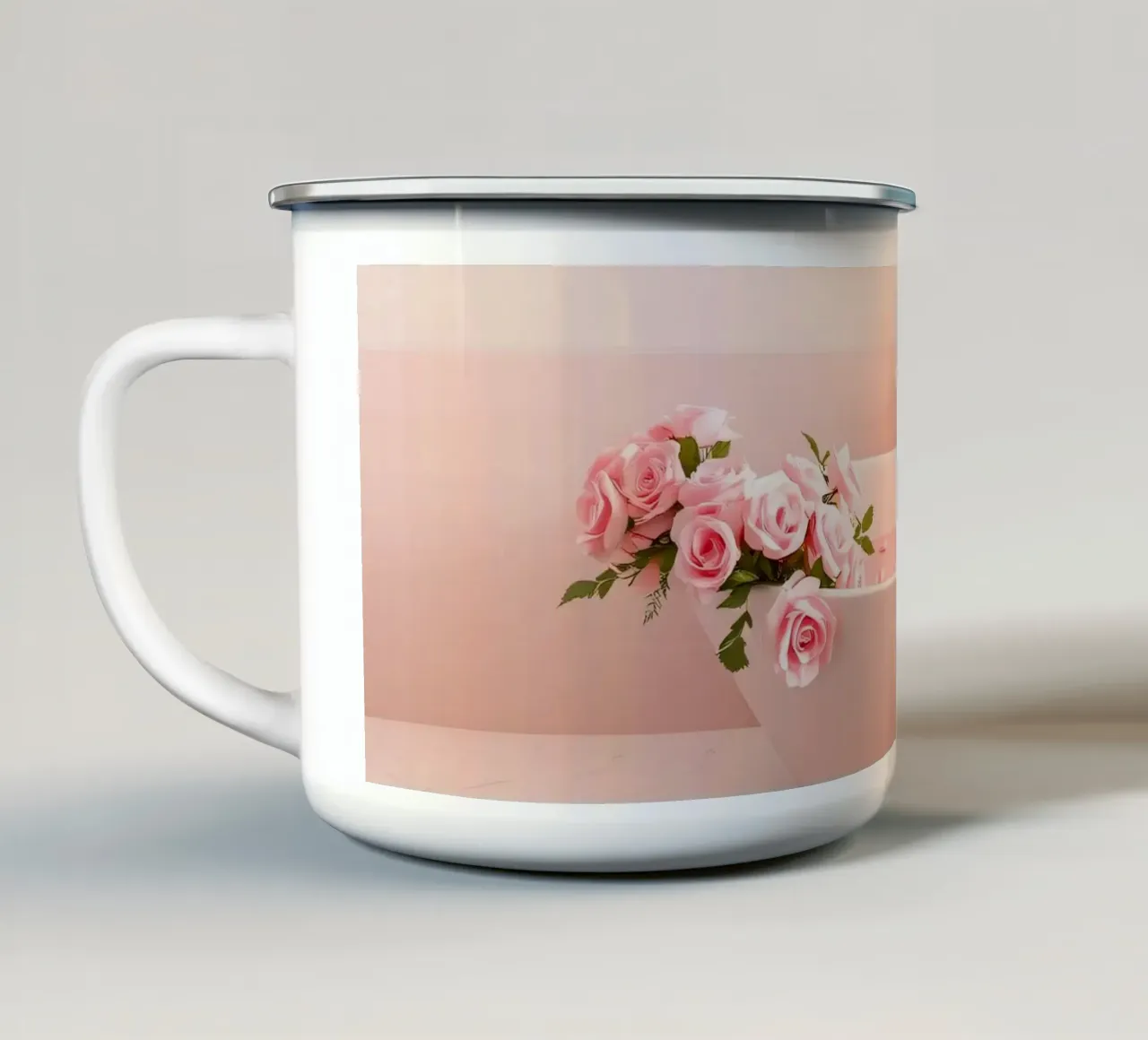 Een ontspannend bad versierd met roze rozen en kaarsen emaille mok van DesignDoodle
