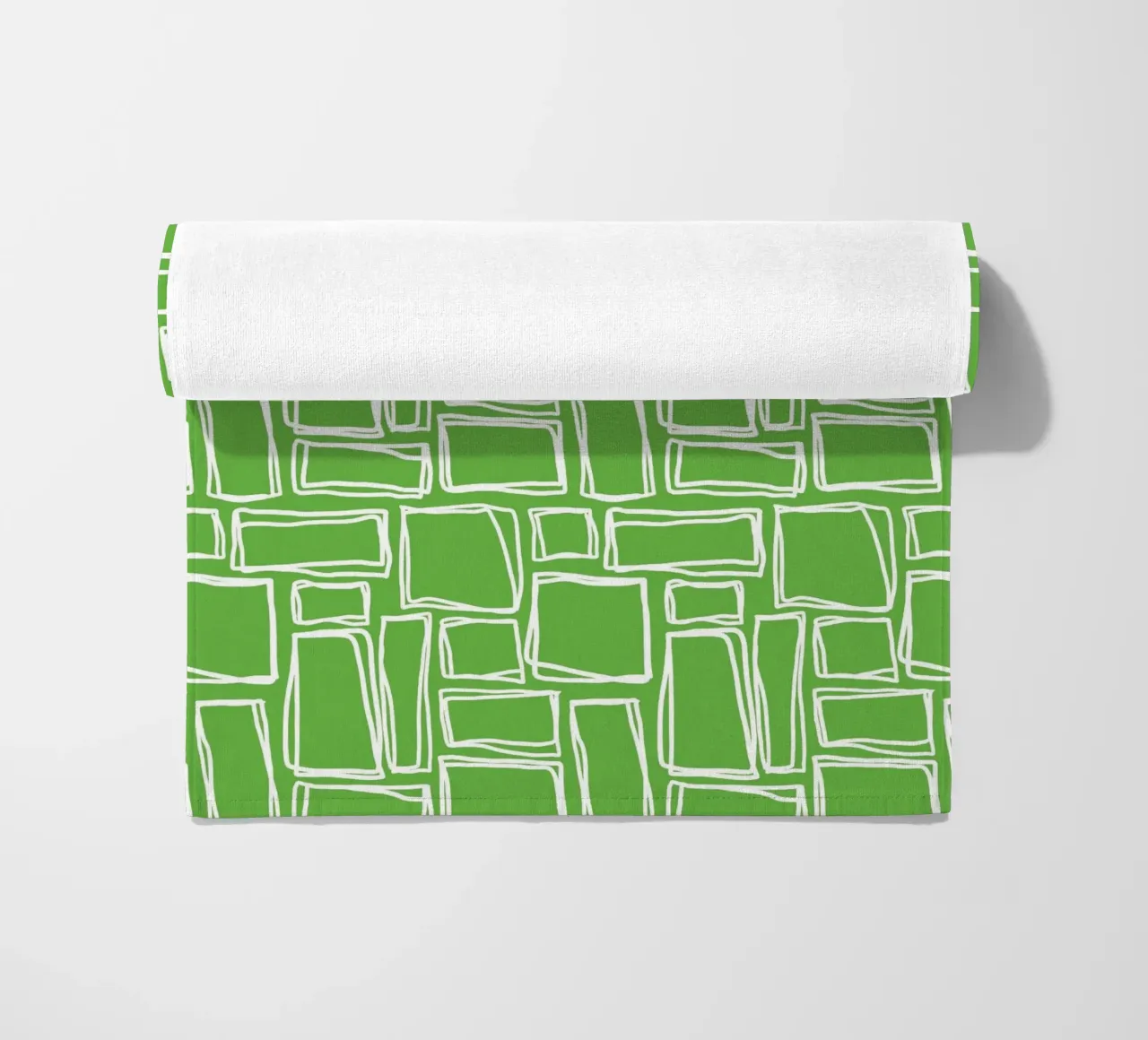 Quadrati Doodle in verde fresco telo mare da Happy Littles