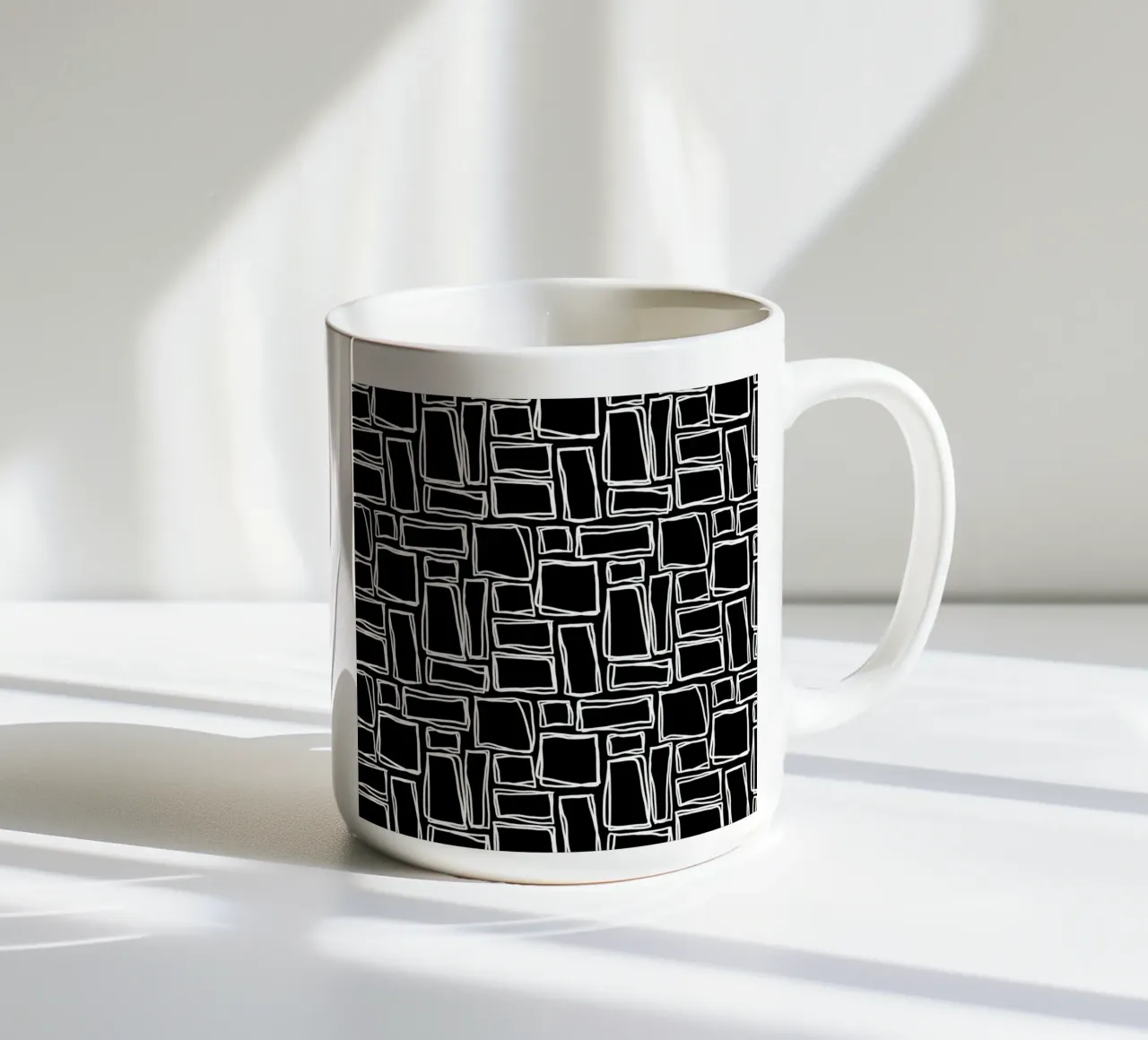 Quadrati Doodle in nero notte tazza in ceramica da Happy Littles