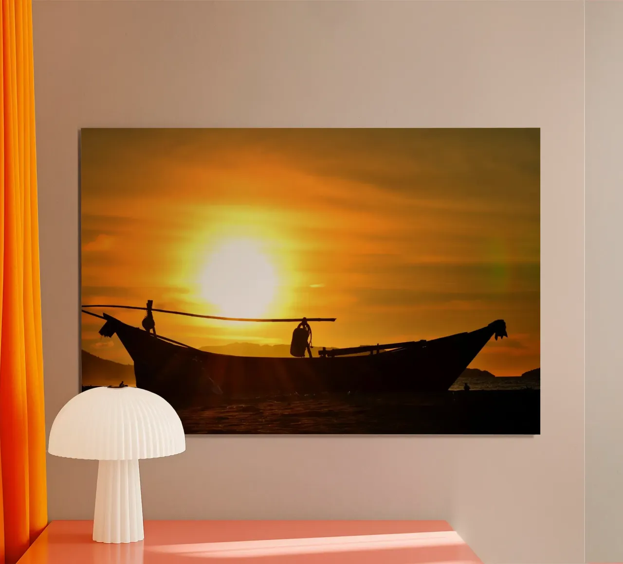 Viaggio Orizzonte d'Oro poster con telaio in legno da PhotoVibe Decor