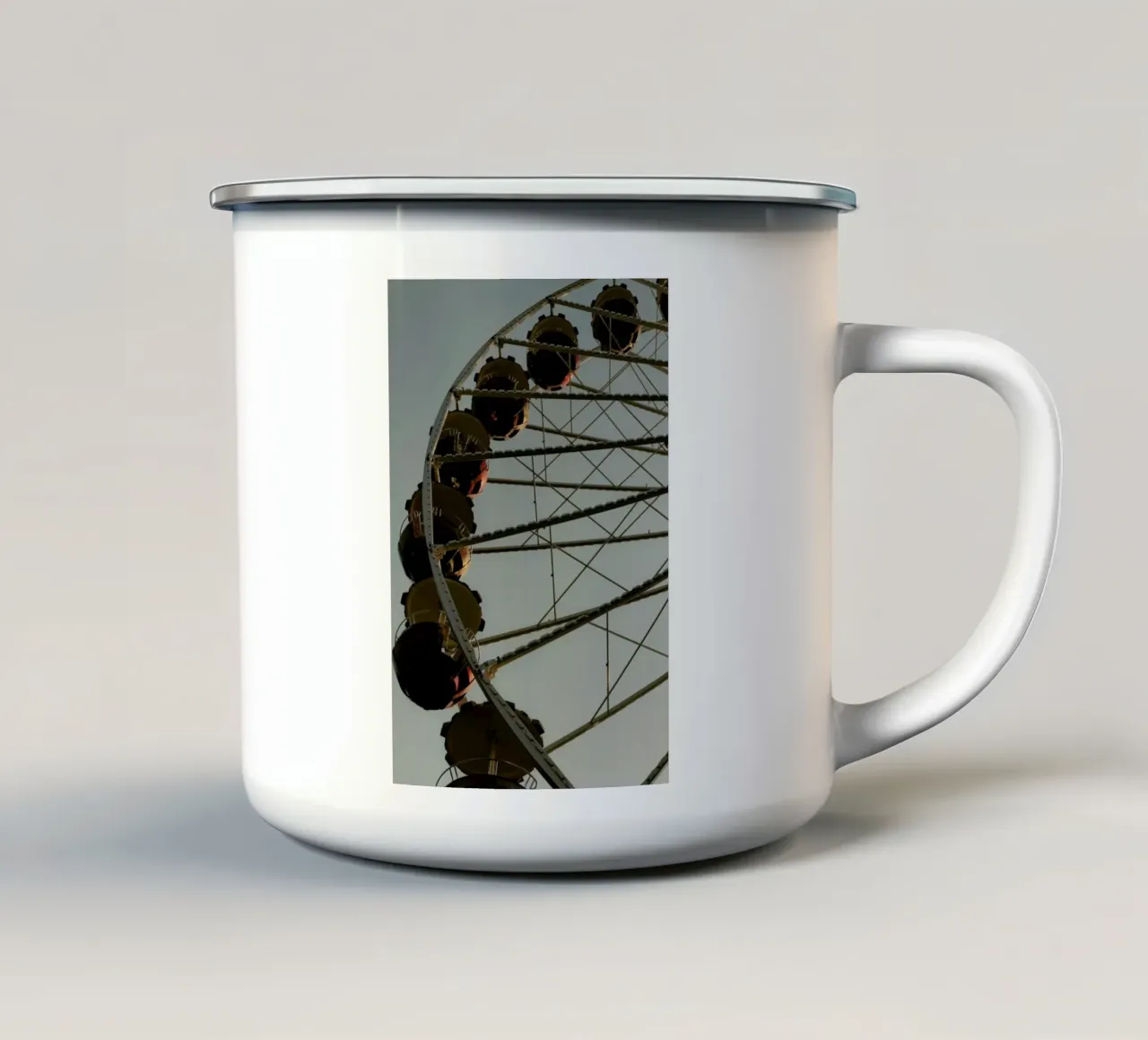 Ferris Wheel tazza in smalto da Sebastian Hilgetag