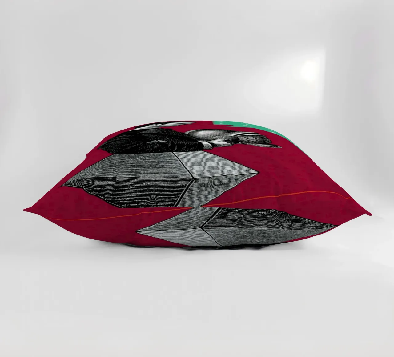 Red Conversation cuscino da The Gently Unfurling Sneak