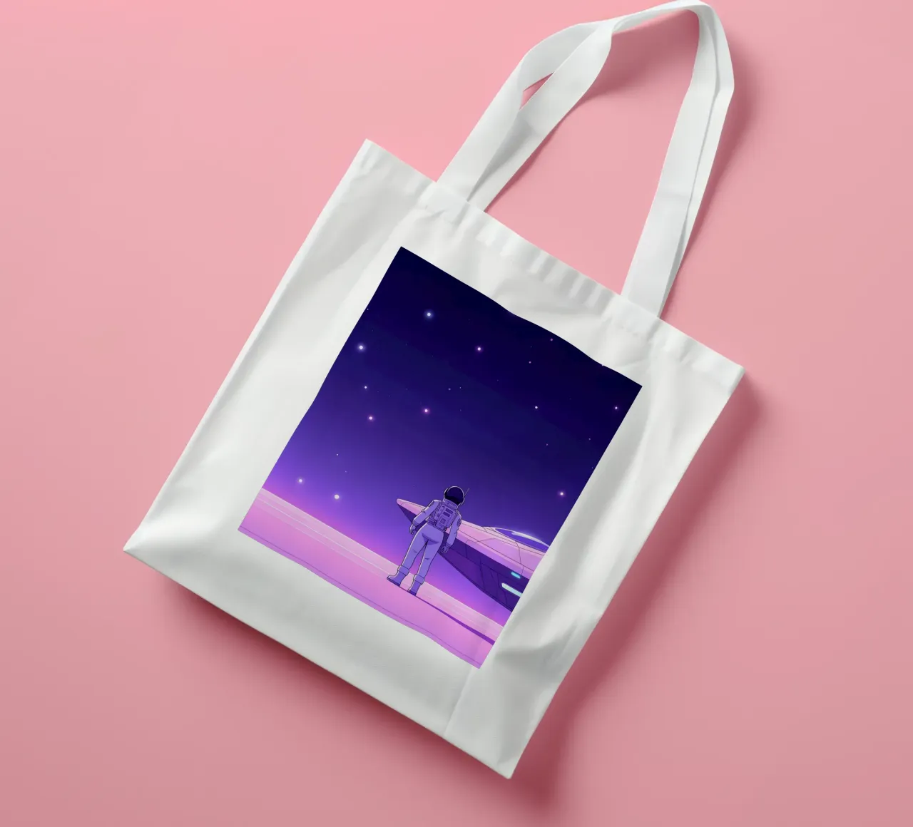 Un astronauta in piedi vicino all'astronave Lofi Art borsa in juta da LoFi Gallery