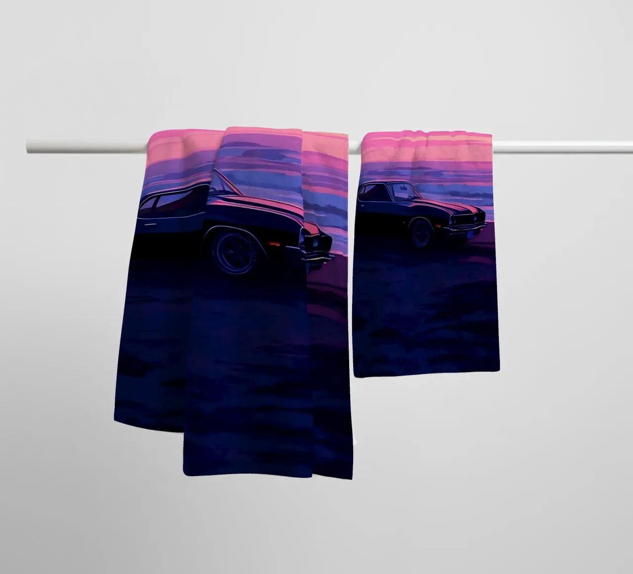 Un'auto retrò sulla spiaggia di sera Lofi Art asciugamano da bagno da LoFi Gallery