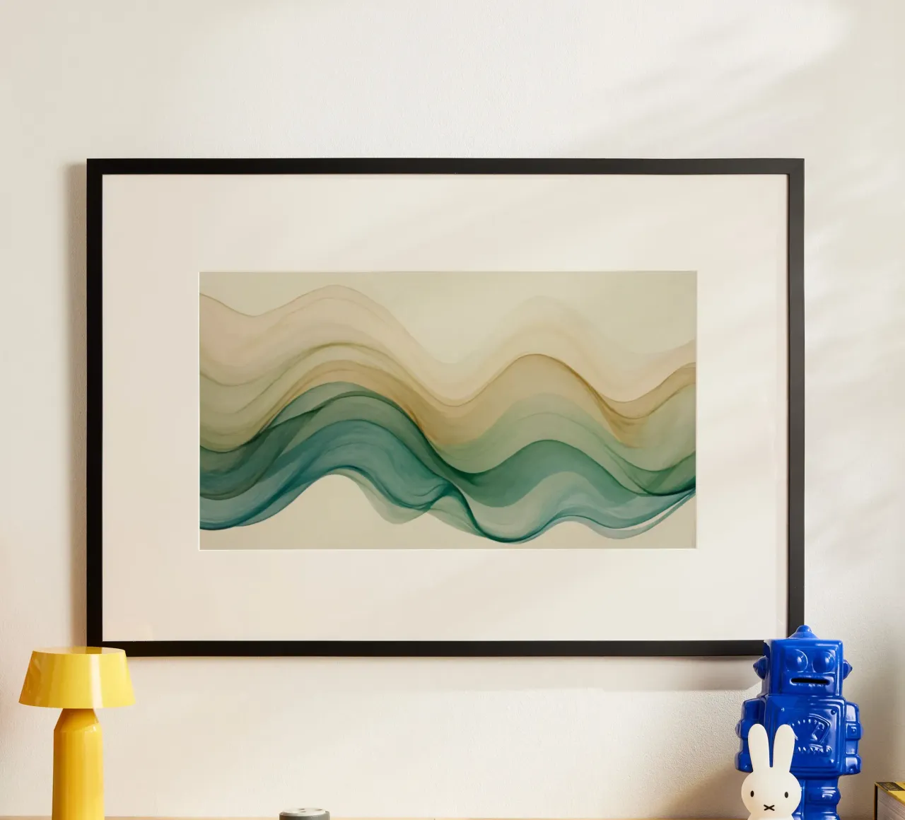 D'élégantes vagues abstraites dans des tons doux créent un art apaisant. poster de DesignDoodle